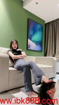 套路直播【简一】御姐高跟踩狗舌头 踩狗爪子 bf23381