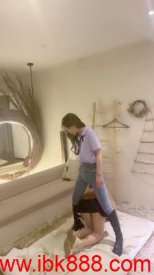 套路直播【领主老大】奴下奴-让闺蜜喝圣水/教她虐狗 bf23379