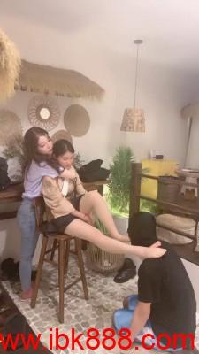 套路直播【领主老大】奴下奴-让闺蜜喝圣水/教她虐狗 bf23379