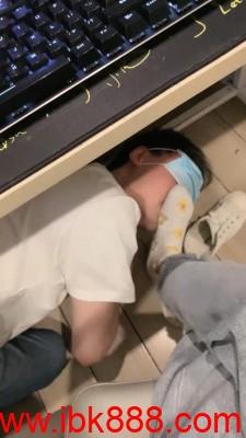 【嘟嘟】网吧专用舔脚狗