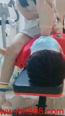 【启蒙老师】运动后原味白袜臭脚辱狗