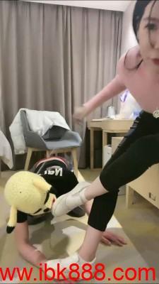 【陈甜女帝】新年开发素人做狗 bf23456