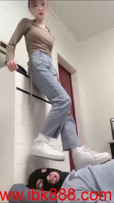 【精神小妹】3S学生主全体重踩头/跺头 bf23567