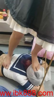 【全国最贱女M】开发素人小姐姐裸足调 bf23590