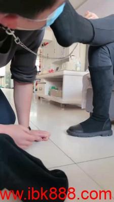 【妮妮】新来的狗跪下犯贱 bf23557