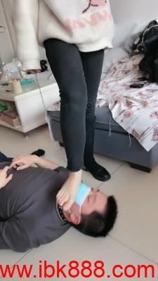 【妮妮】新来的狗跪下犯贱 bf23557