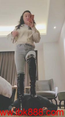 【飞扬女王】长靴御姐S碾压地毯 bf23561