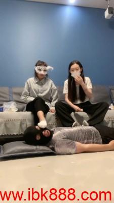 【嘟嘟S】双S学生妹白袜脚踩狗 bf23480