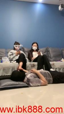 【嘟嘟S】双S学生妹白袜脚踩狗 bf23480