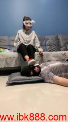 【嘟嘟S】双S学生妹白袜脚踩狗 bf23480