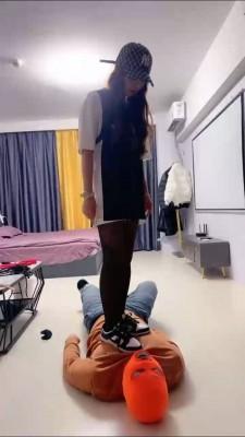 【梦涵小主】刑讯老板逼问解压密码 bf23535