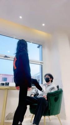 【大连小妮】奶茶店帆布鞋白袜踩帅哥 bf23369