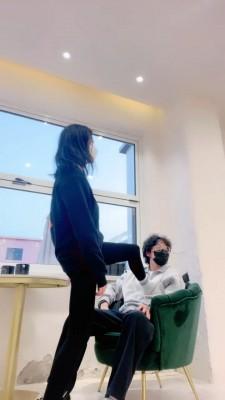 【大连小妮】奶茶店帆布鞋白袜踩帅哥 bf23369