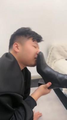 【素人星探】开发素人学生主长靴黑丝踩虐 bf23266