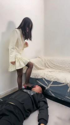 【素人星探】舔脏皮鞋+嘴洗黑丝圣水 bf23273