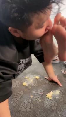 【美娜格格】AJ脏鞋白袜踩食物喂食【双视角版】 bf23206