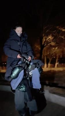 【潘妮女王】深夜户外骑马遛狗 bf23310