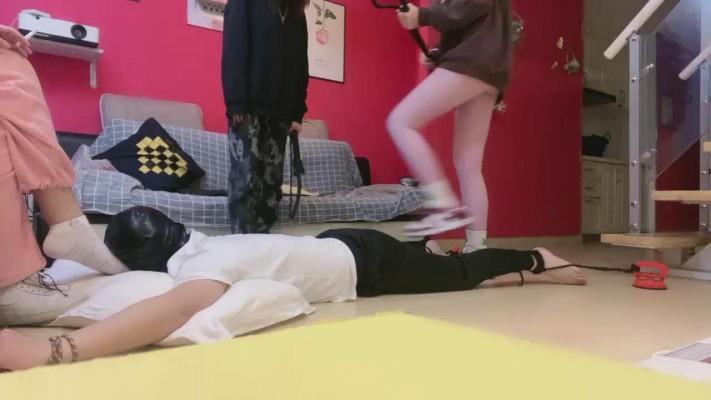 【小软】3S-捆绑手脚强制踩踏虐打【三视角版】 bf23201