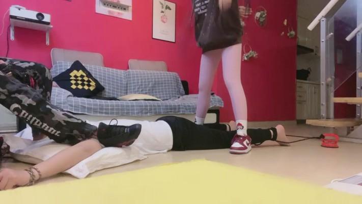 【小软】3S-捆绑手脚强制踩踏虐打【三视角版】 bf23201