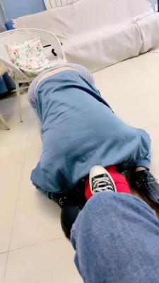 【美离子】帆布鞋强迫路人做狗碾压踩打踢 bf23271