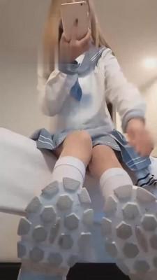 【重庆柠檬s】小白鞋过膝袜暴力揍18岁学生狗 bf10144