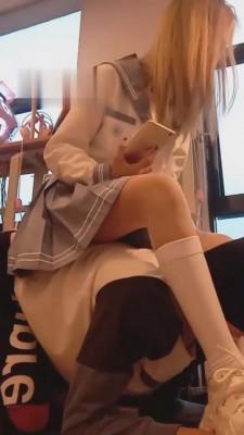 【重庆柠檬s】小白鞋过膝袜暴力揍18岁学生狗 bf10144