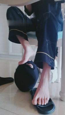 【猫神大人】家务奴伺候吃饭洗漱化妆 bf10135