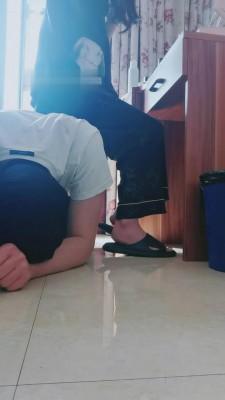 【猫神大人】家务奴伺候吃饭洗漱化妆 bf10135