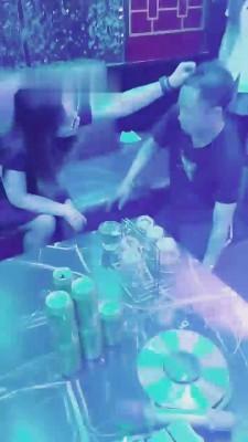 【梦幻大大】和闺蜜ktv玩服务生【双视角版】 bf12185