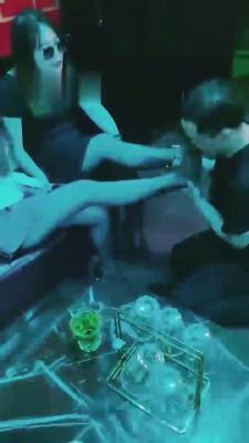 【梦幻大大】和闺蜜ktv玩服务生【双视角版】 bf12185