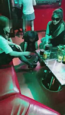 【羽珊】KTV双S陪酒小妹调教【双视角版】 bf12193