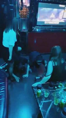 【羽珊】KTV双S陪酒小妹调教【双视角版】 bf12193