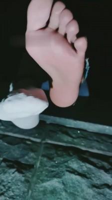 【猫神大人】户外运动鞋白袜踩狗 bf12189