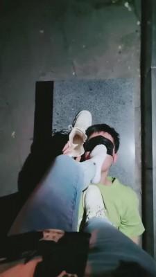 【猫神大人】户外运动鞋白袜踩狗 bf12189