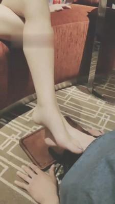 【00后南茜】黑丝踩踏食物喂食恋足双奴 bf12177