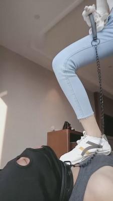 【多多】健身女神全体重踩狗/转胯 bf12156