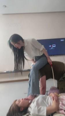 【领主老大】奴下奴强迫舔脏鞋 bf12128