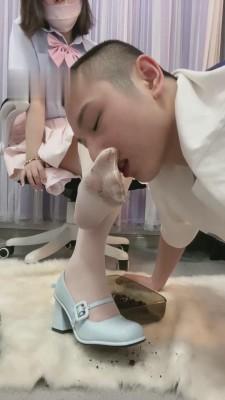【绵绵S】萝莉主白丝踩踏喂食 bf12130
