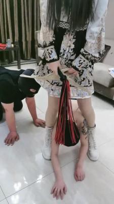 【猫神大人】调教隔壁老王的老婆 bf12100