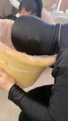 【茶茶】美甲店家奴给顾客按摩/喝洗脚水/深喉 bf12036