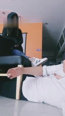 【小贱mt】素人全体重踩踏专场 bf12025