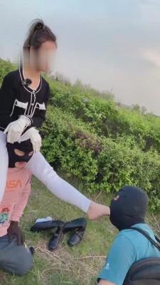 【二宝】和素人模特户外骑马双奴 bf12098