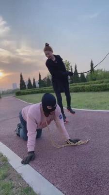 【二宝】和素人模特户外骑马双奴 bf12098