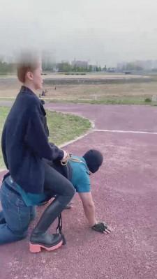 【二宝】和素人模特户外骑马双奴 bf12098