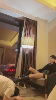 【简一】车模皮靴黑丝全体重踩踏 bf12044