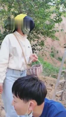 【君舞女王】野外让狗奴伺候【上】 bf12015