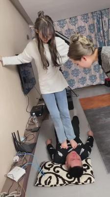 【二宝】带学生素人强制全体重踩踏【完整版】 bf12053