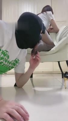 【Linda】白领黑丝脚下崇拜【完整版】 bf12057