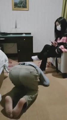 【海绵大大】素人首调蹂躏脚底奴【完整版】 bf11937