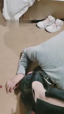 【海绵大大】素人首调蹂躏脚底奴【完整版】 bf11937